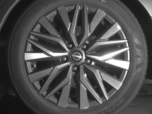 Used 2025 Nissan Altima 2.5 SV FWD image 14