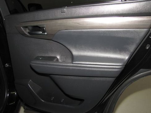 Used 2022 Toyota Highlander Limited FWD image 21