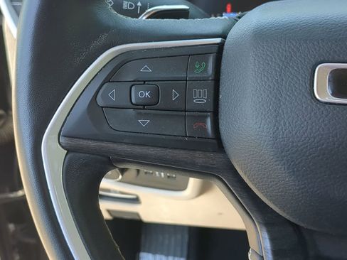 Used 2022 Jeep Grand Cherokee Limited AWD/4WD image 23