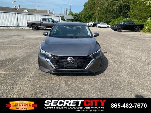 Used 2024 Nissan Sentra SV FWD image 2