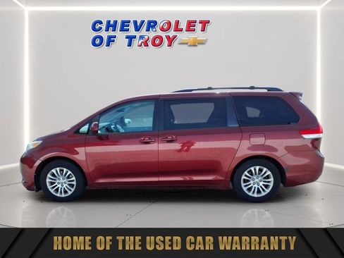 Used 2012 Toyota Sienna XLE FWD image 5