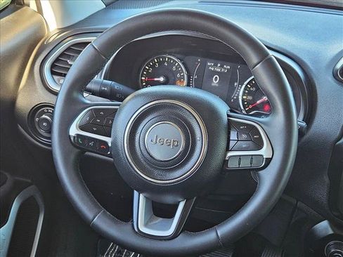 Used 2018 Jeep Renegade Latitude AWD/4WD image 11