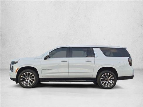 Used 2026 Chevrolet Suburban High Country RWD image 8