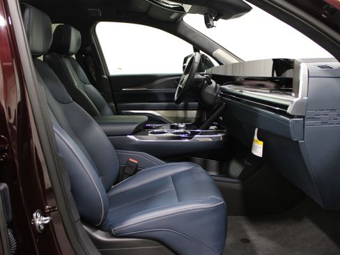 New 2026 Cadillac Escalade IQ Luxury 2 w/ LPO, Radiant Package image 31