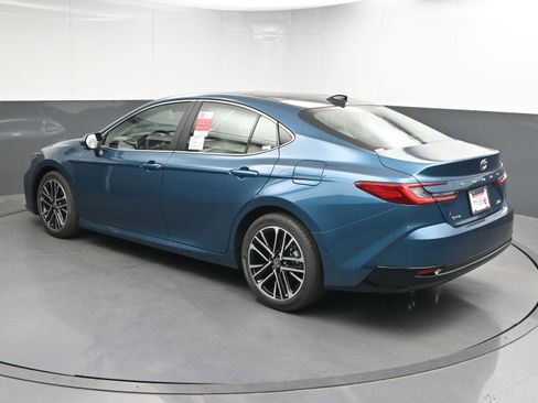 Used 2025 Toyota Camry XLE w/ Premium Plus Package image 6