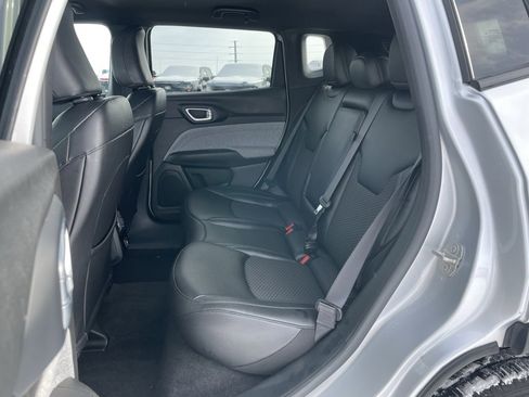 Used 2024 Jeep Compass Latitude image 8