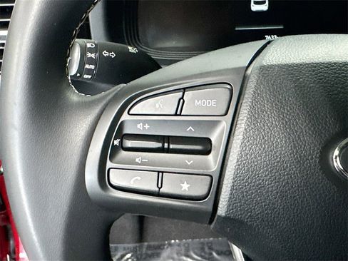 Used 2024 Hyundai Venue Limited image 8