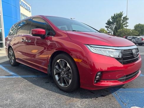 Used 2023 Honda Odyssey Elite image 3
