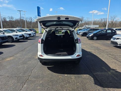 Used 2016 Toyota RAV4 LE image 12