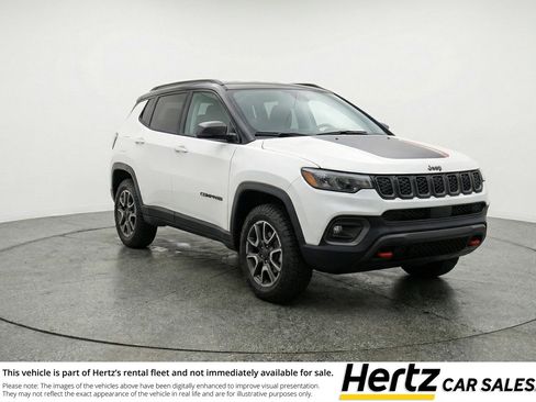 Used 2025 Jeep Compass Trailhawk image 1