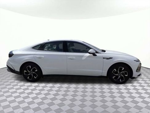 Used 2025 Hyundai Sonata SEL FWD image 2
