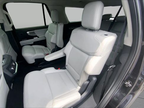Used 2025 Ford Expedition Platinum w/ Driver's Package AWD/4WD image 21