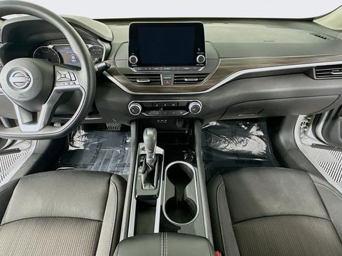 Used 2024 Nissan Altima 2.5 SV image 12