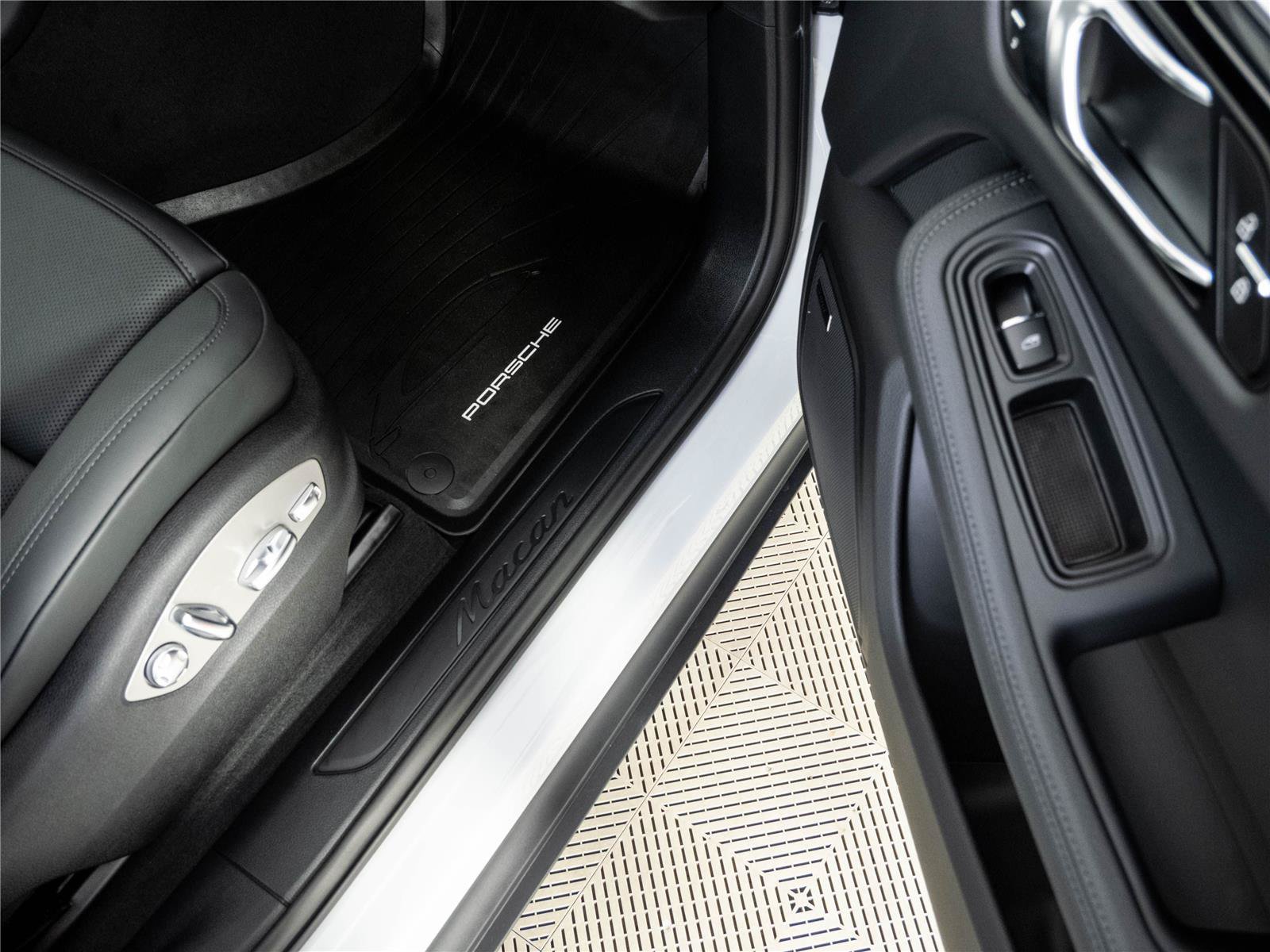 New 2026 Porsche Macan Turbo AWD/4WD image 26