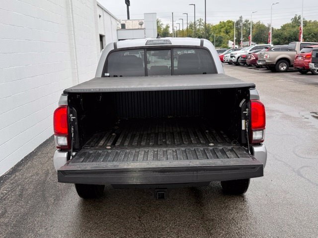 Used 2020 Toyota Tacoma SR AWD/4WD image 9