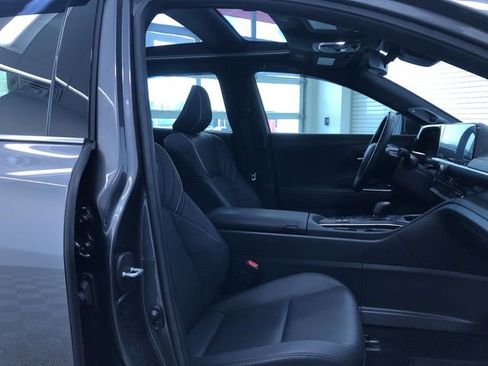 Certified 2023 Toyota Crown Limited image 24