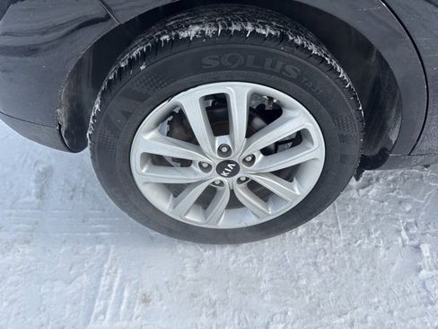 Used 2017 Kia Soul + image 9