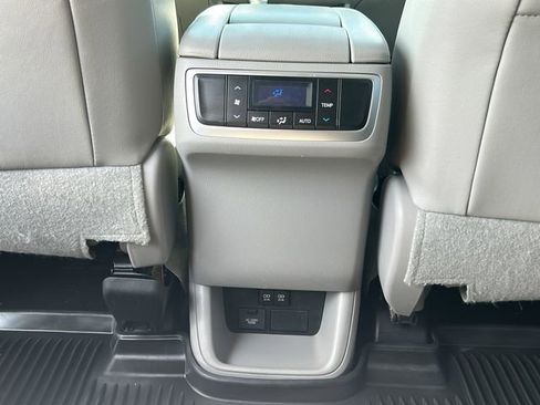 Used 2017 Toyota Highlander XLE image 32