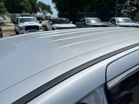 Used 2024 Chrysler Pacifica Touring-L FWD image 12