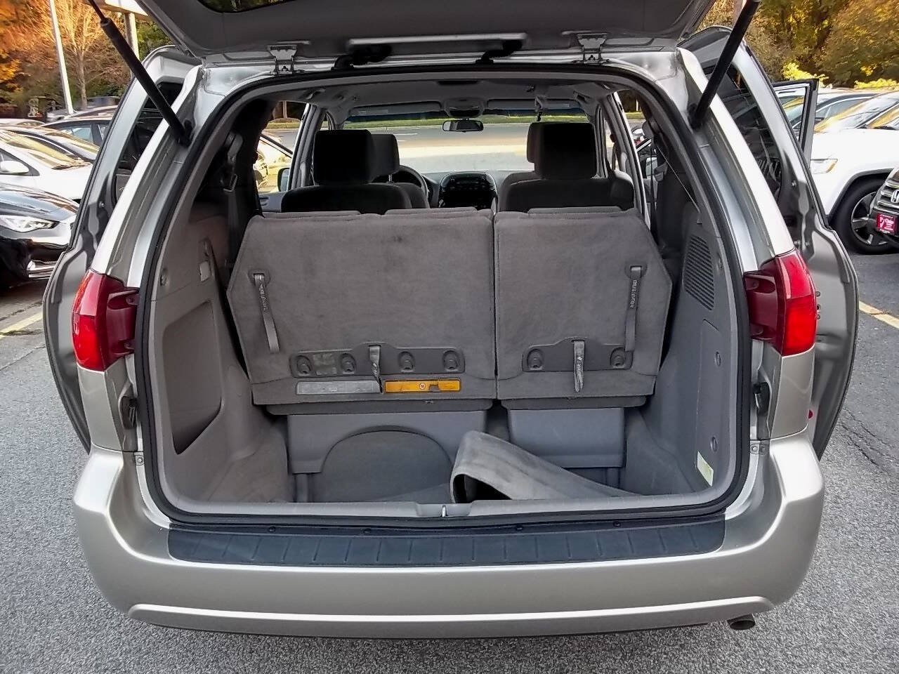 Used 2004 Toyota Sienna LE w/ LE Pkg 7 FWD image 19