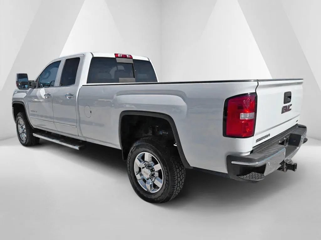 Used 2015 GMC Sierra 2500 SLT w/ Suspension Package, Off-Road AWD/4WD image 5