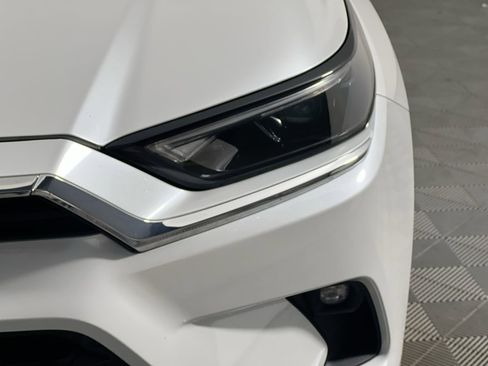 Used 2024 Toyota Grand Highlander Limited image 9