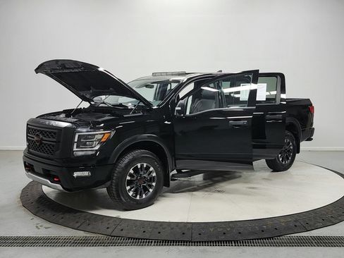 Used 2024 Nissan Titan PRO-4X w/ Pro-4x Convenience Package AWD/4WD image 11