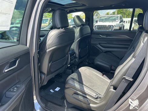 New 2025 Jeep Grand Cherokee L Altitude image 32