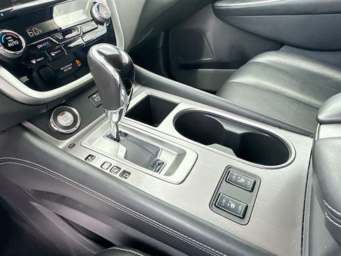 Used 2024 Nissan Murano SV AWD/4WD image 17