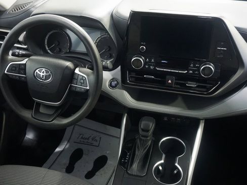 Used 2023 Toyota Highlander L image 28