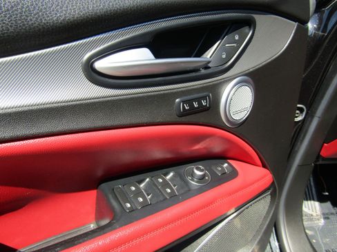 Used 2018 Alfa Romeo Stelvio Ti Sport AWD/4WD image 19