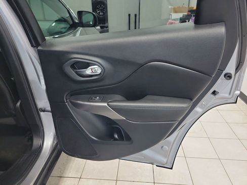 Used 2021 Jeep Cherokee Latitude Lux image 19