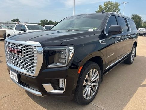 Used 2023 GMC Yukon XL Denali AWD/4WD image 7