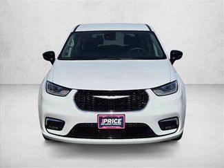 Used 2024 Chrysler Pacifica Touring-L video 2