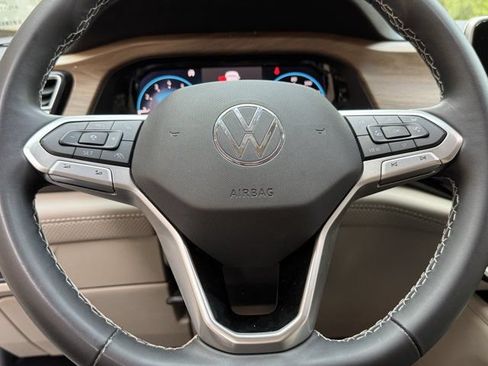 Used 2024 Volkswagen Atlas SE AWD/4WD image 23