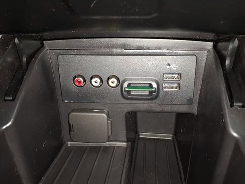 Used 2013 Ford Explorer XLT image 28