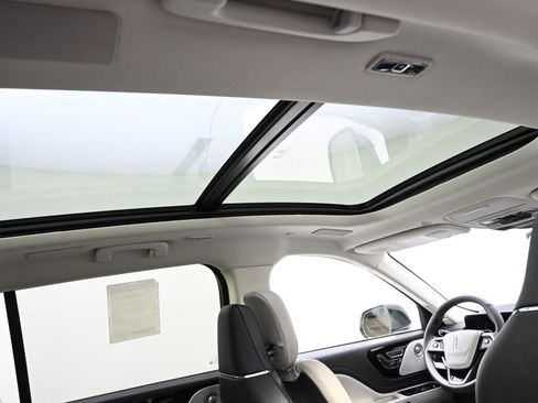 New 2026 Lincoln Aviator Reserve image 17