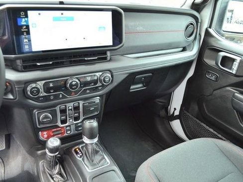 Used 2025 Jeep Wrangler Unlimited Rubicon image 21