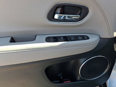 Used 2022 Honda HR-V EX-L image 12