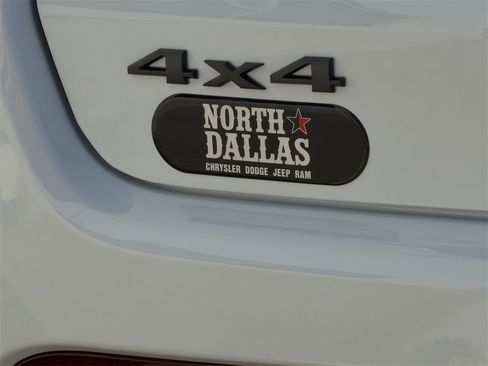 New 2026 Jeep Compass Latitude image 9