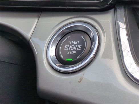 Certified 2025 Chevrolet Trax LT image 32