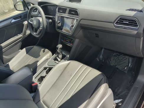 Certified 2023 Volkswagen Tiguan SE w/ Panoramic Sunroof Package FWD image 12