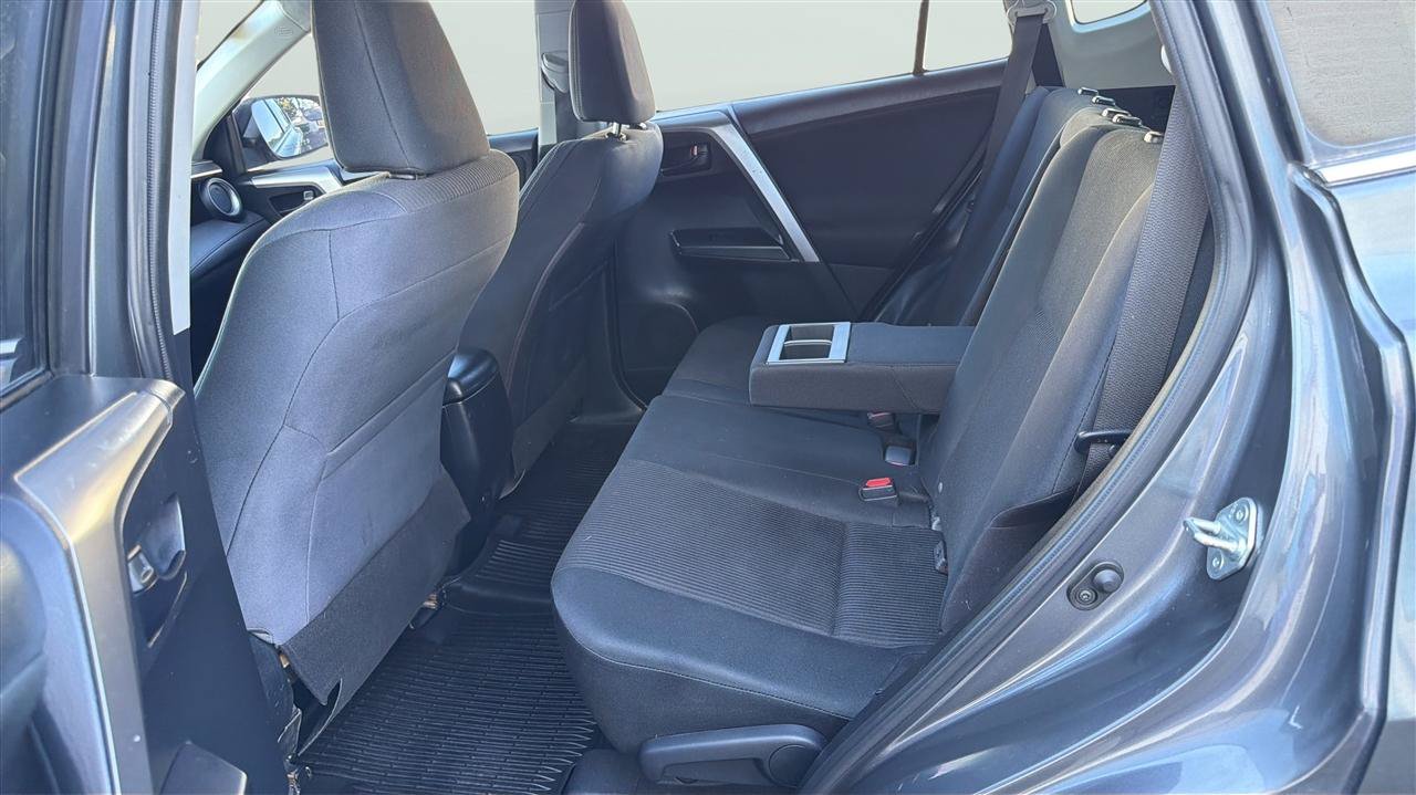 Used 2016 Toyota RAV4 LE AWD/4WD image 19