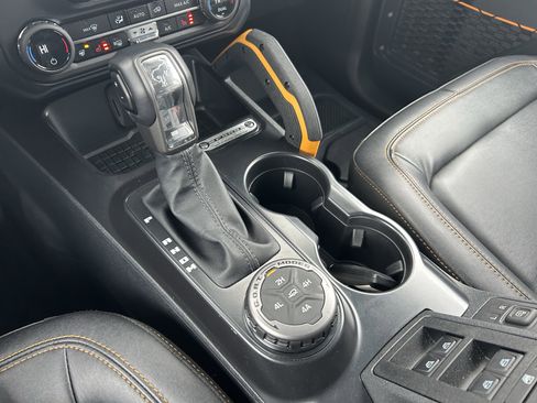 Used 2024 Ford Bronco Badlands image 16