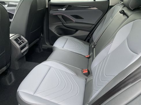 New 2025 Volkswagen Tiguan SE image 24