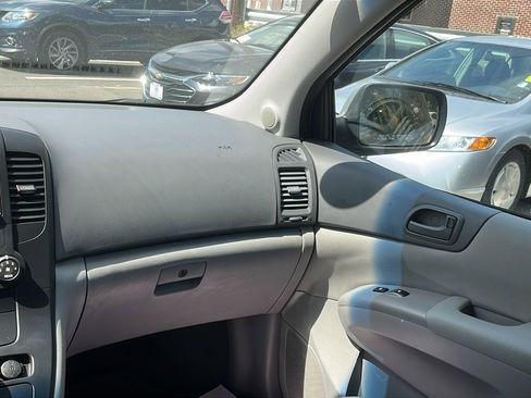 Used 2012 Kia Sedona LX image 21