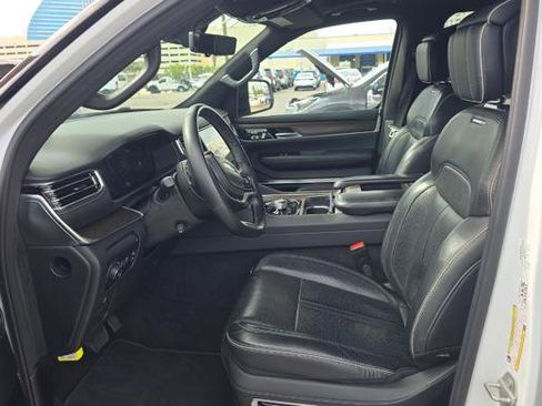 Used 2023 Jeep Grand Wagoneer Series II AWD/4WD image 7