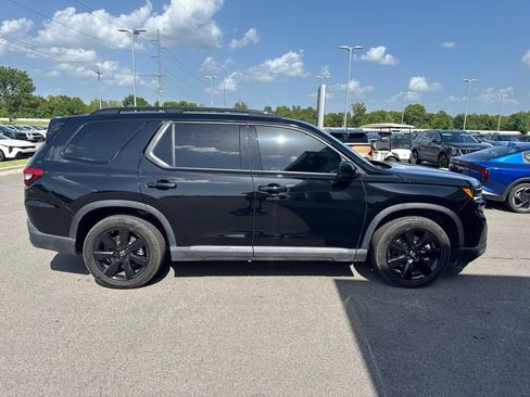 Used 2025 Honda Pilot Black Edition image 2