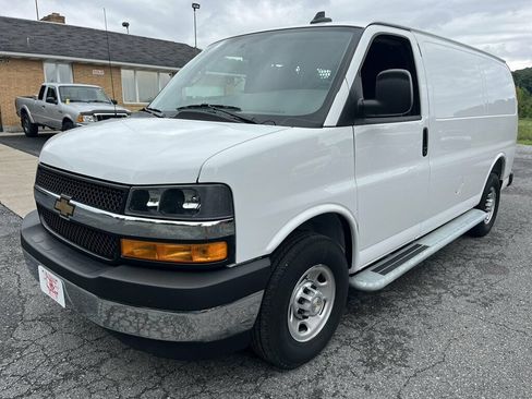 Used 2025 Chevrolet Express 2500 w/ Driver Convenience Package RWD image 7