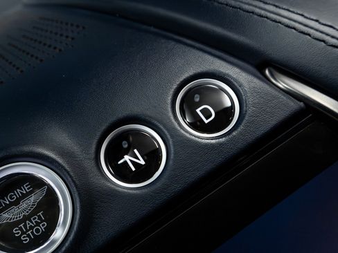 Used 2021 Aston Martin DBX image 65